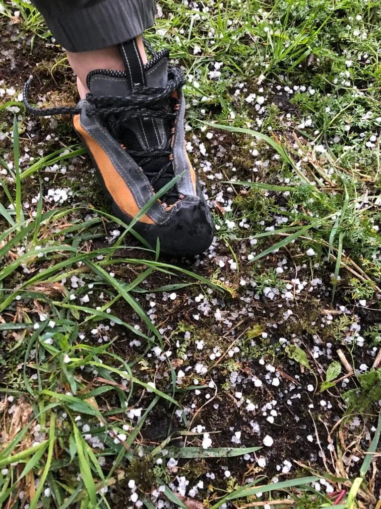 Haggel på bakken på Helleneset