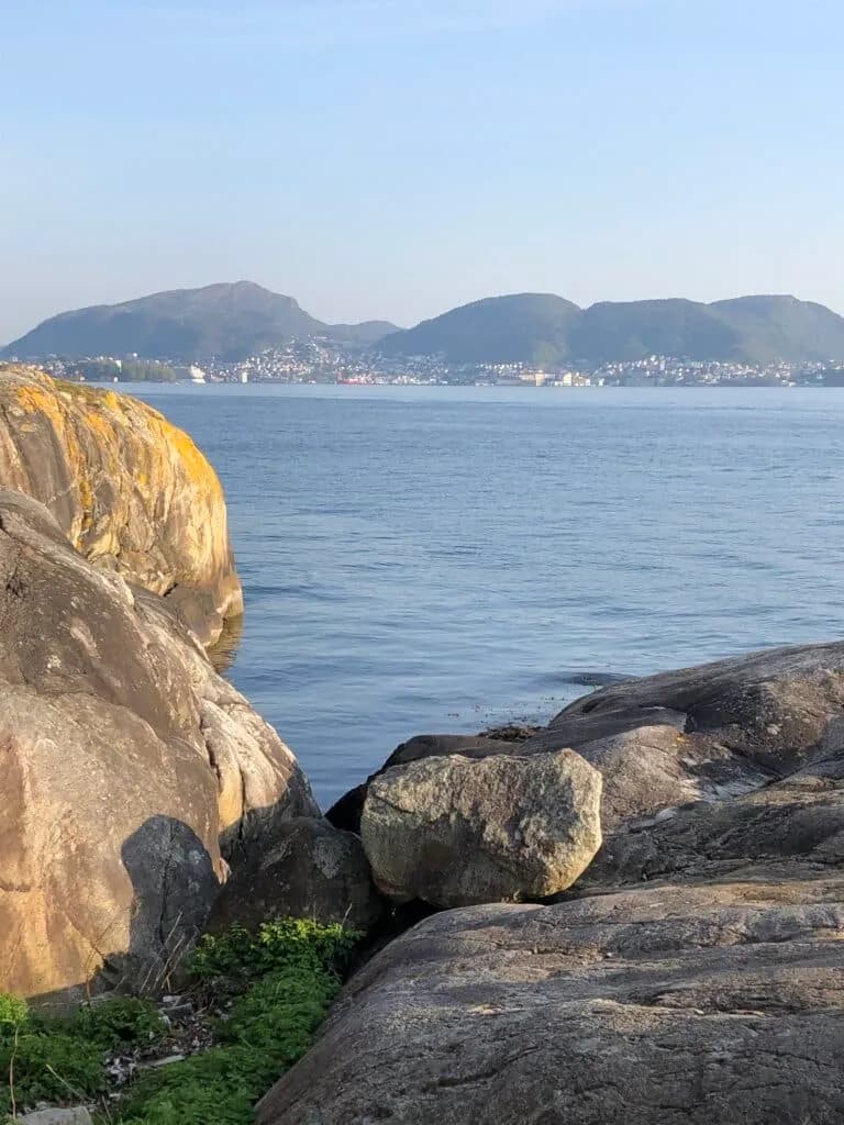 Utsikt mot sjøen fra Helleneset