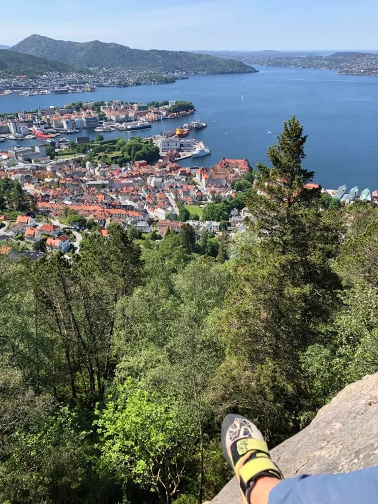 Utsikt fra toppen av veggen mot Bergen sentrum