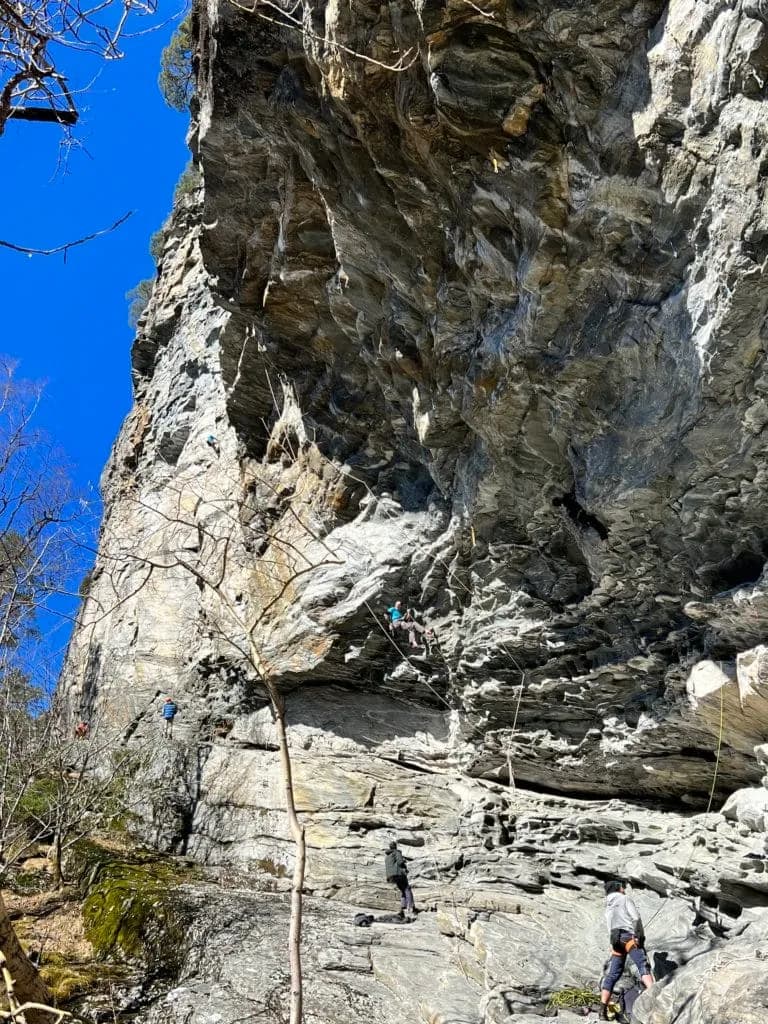 klatrere i hulen på Trollkona